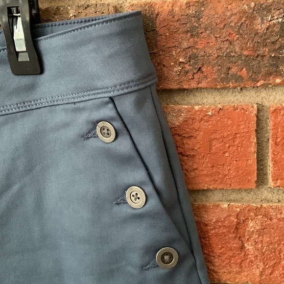 Isaac Mizrahi New York Blue Button Tailored Short - Picture 5 of 6